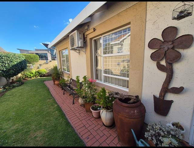 3 BEDROOM HOUSE FOR SALE IN VANDERBIJLPARK SE 3
